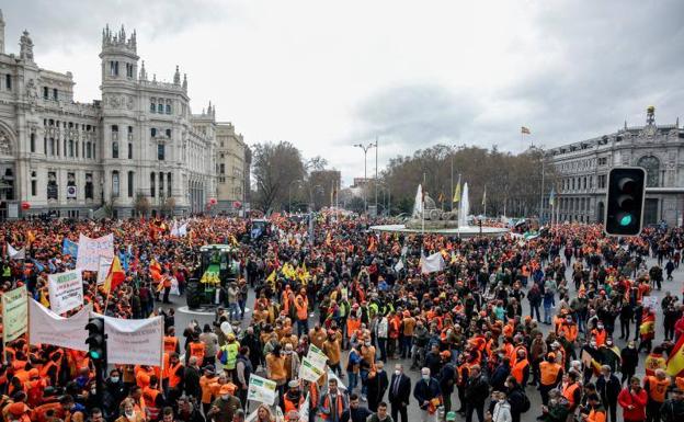 Più di 100.000 persone prendono Madrid per difendere il mondo rurale