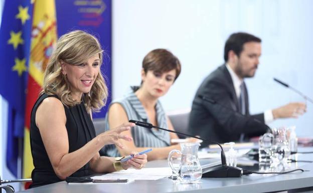 Yolanda Díaz, Isabel Rodríguez e Alberto Garzón durante la conferenza stampa dopo il Consiglio dei ministri martedì./EFE