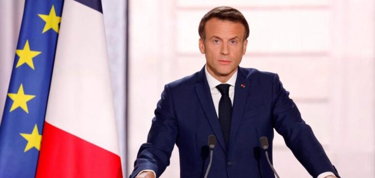 Macron si presenta come “un nuovo presidente” per “un popolo nuovo”