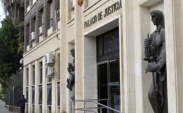 Tre minori arrestati per presunte aggressioni sessuali su due ragazze di 14 e 15 anni a Murcia