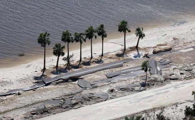 Il ciclone ha causato ingenti danni mentre attraversa la Florida./Joe Raedle / AFP